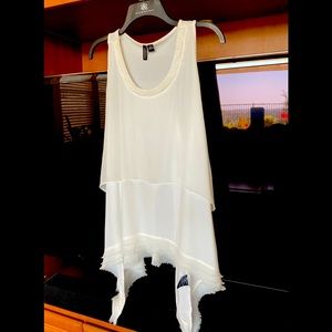 🌺SIONI WHITE LAYERED SLEEVESLESS BLOUSE 🌺